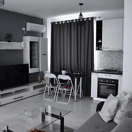 Etalon Airport Apartments オトペニ エクステリア 写真