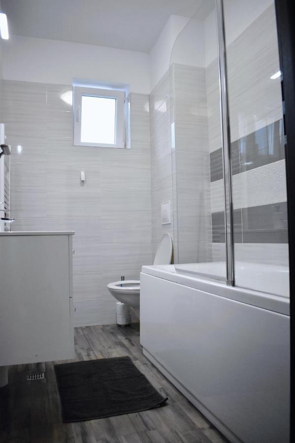 Etalon Airport Apartments オトペニ エクステリア 写真