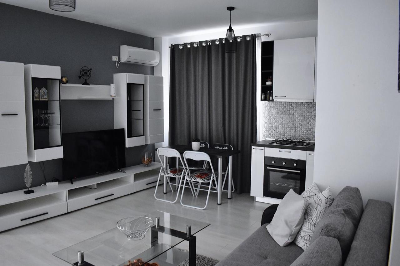Etalon Airport Apartments オトペニ エクステリア 写真